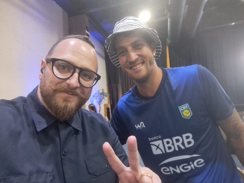 Estiloso dentro e fora das quadras: Felipe Meligeni venceu na partida de Duplas ao lado de Rafael Matos – Foto: MARCELO CABRAL