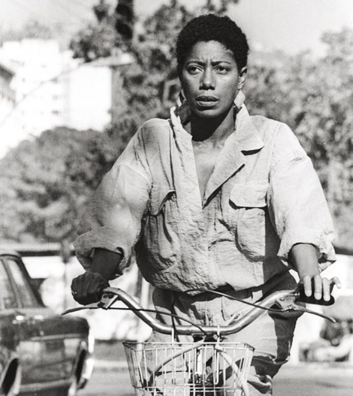 Foto mostra Gl&oacute;ria Maria em &eacute;poca que j&aacute; fazia parte da televis&atilde;o brasileira – Foto: Reprodu&ccedil;&atilde;o/@gloriamariareal/ND