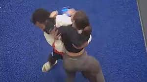 Alma se defende do agressor: sozinha contra um homem dentro de uma academia – Foto: Reprodu&ccedil;&atilde;o