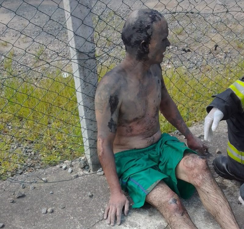 homem que caiu num bueiro