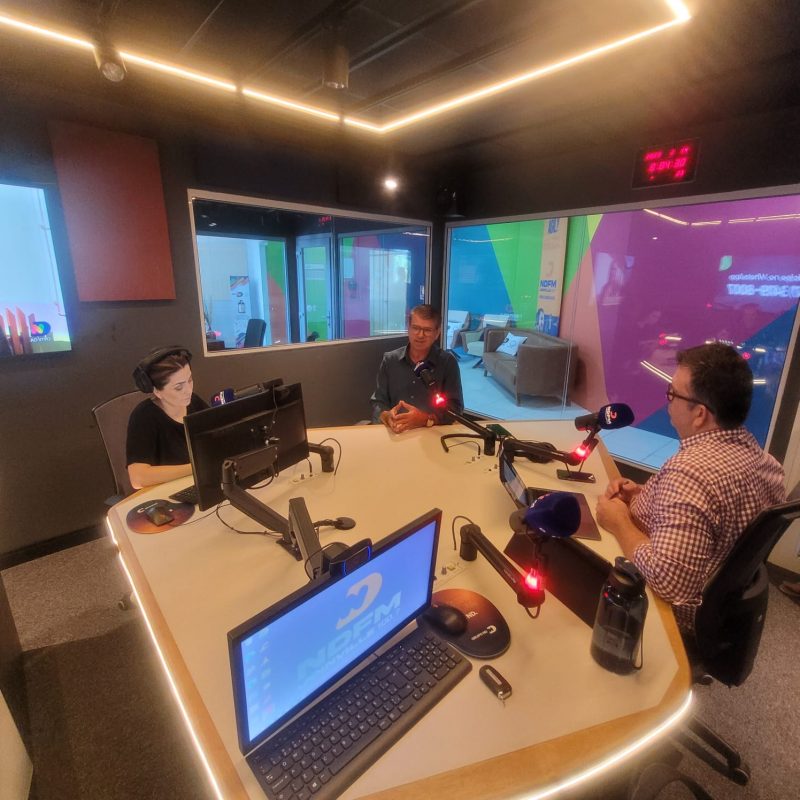 GIRO ND – Sabrina Aguiar, Matheus Furlan e o Vereador Luiz Carlos Sales. FOTO: Produ&ccedil;&atilde;o NDFM Joinville&nbsp;