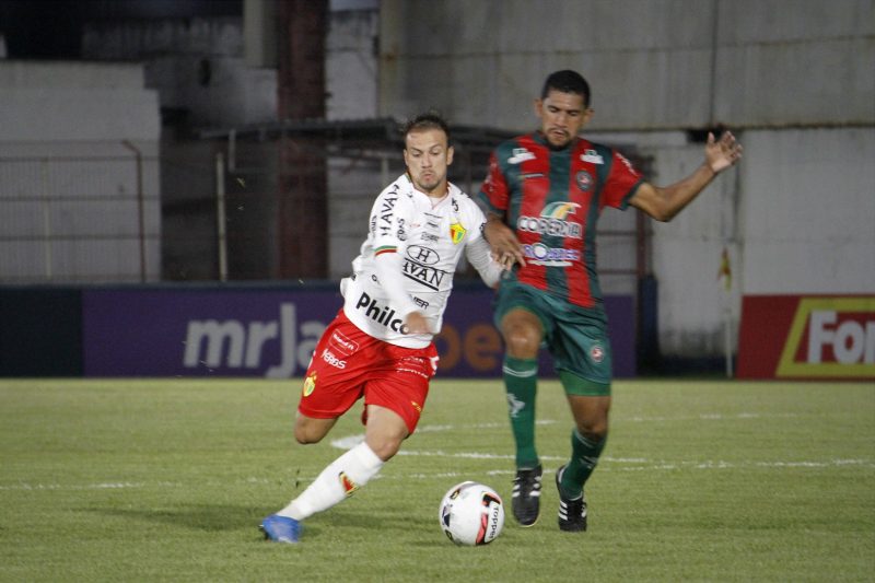 Brusque e Concórdia empatam sem gols em jogo com expulsão de goleiro