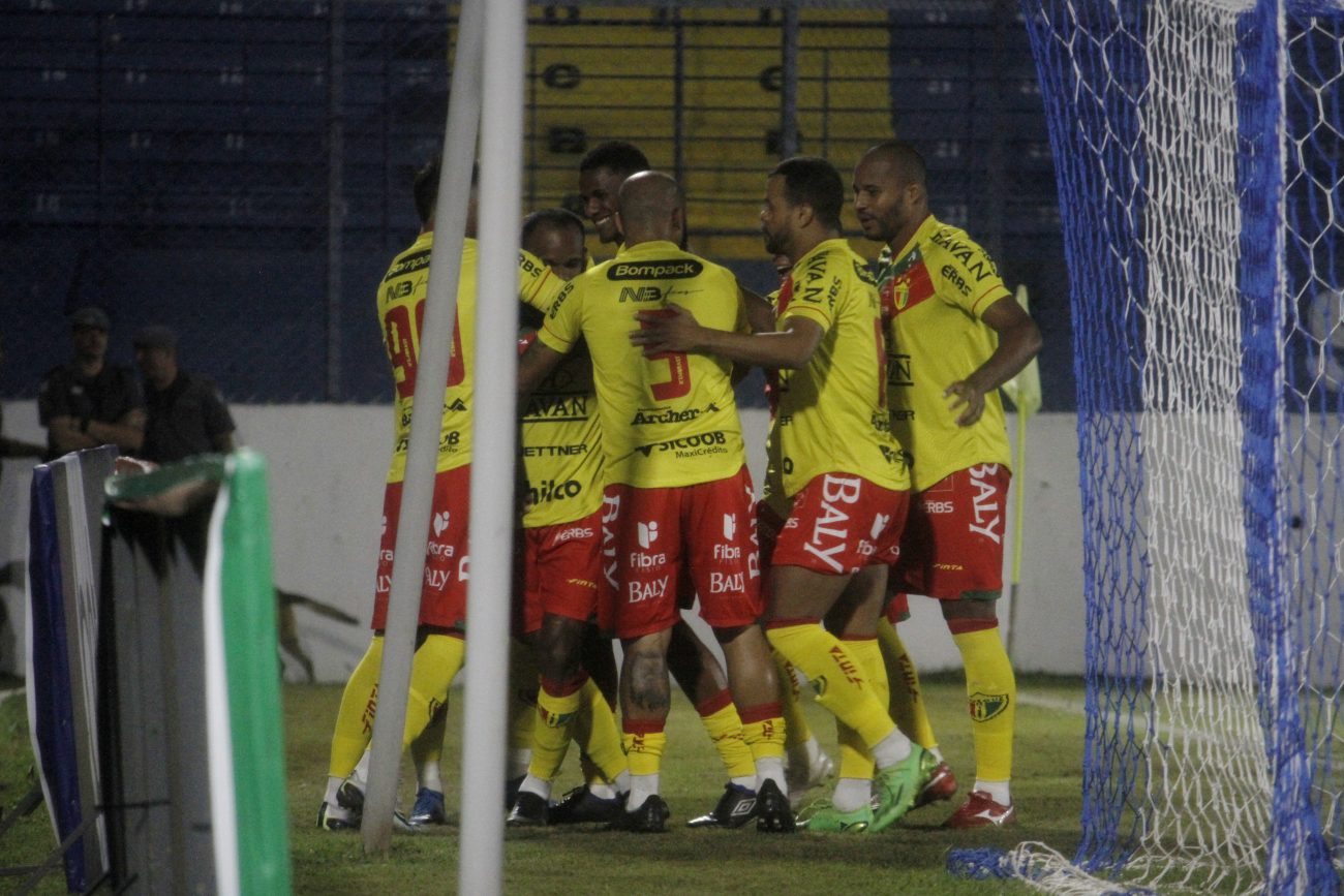 Recuperar o tempo perdido: jogos da Copa têm mais acréscimos que nunca, Mundo