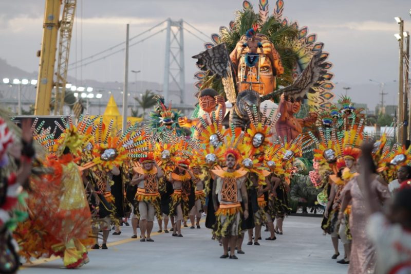 Carro da Imp&eacute;rio Vermelho e Branco – Foto: Cristiano Estrela/Especial para oND