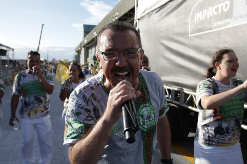 Escola abriu os desfiles de Carnaval em Florian&oacute;polis – Foto: Cristiano Estrela/ND