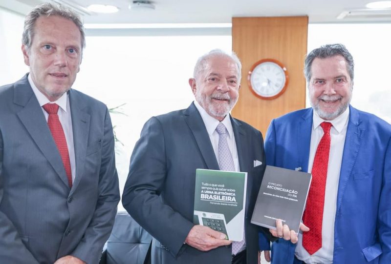 O presidente Lula recebeu os irm&atilde;os do ex-reitor Luiz Carlos Cancellier. – Foto: Divulga&ccedil;&atilde;o
