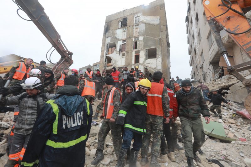 Police search for survivors in the ruins of Monday (6) earthquake in Syria - Photo: Luay Bechara / AFP/ND