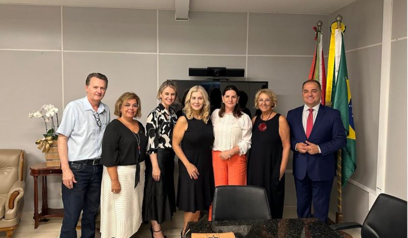 Presidente da Acafe, reitora da Unesc, Luciane Ceretta, discutiu parceria para mutir&atilde;o de cirurgias eletivas – Foto: Divulga&ccedil;&atilde;o/ND