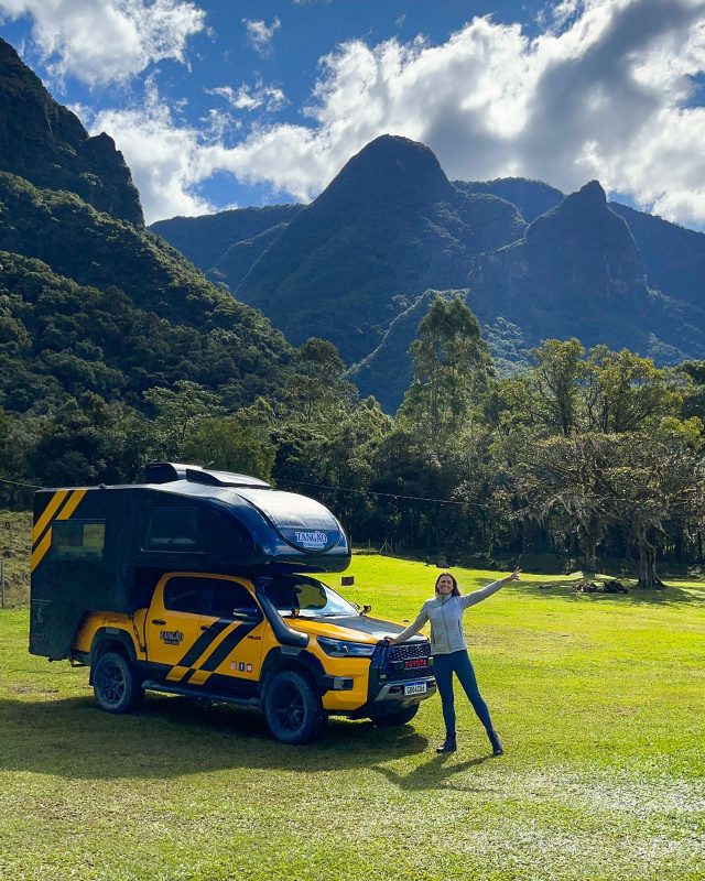 Mulher larga profiss&atilde;o de dentista para viajar o mundo em &lsquo;Zang&atilde;o Overlander&rsquo; – Foto: Arquivo Pessoal / Reprodu&ccedil;&atilde;o ND