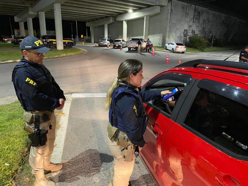 N&uacute;mero de motoristas dirigindo sob efeito de &aacute;lcool chegou a 358 no Carnaval 2023 – Foto: PRF/Divulga&ccedil;&atilde;o/ND