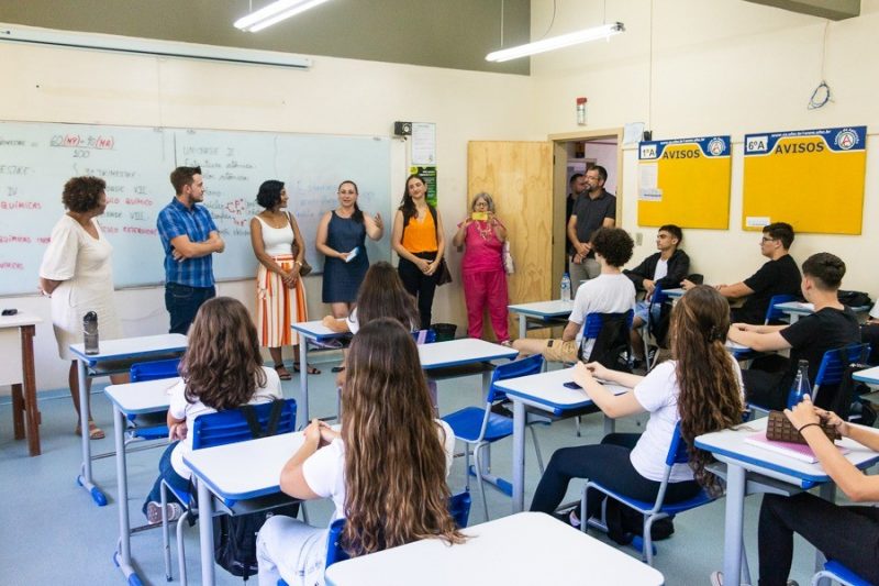Estudantes conheceram iniciativas da UFSC para incentivo &agrave; participa&ccedil;&atilde;o das mulheres na ci&ecirc;ncia – Foto: Agecom/UFSC/Reprodu&ccedil;&atilde;o/ND