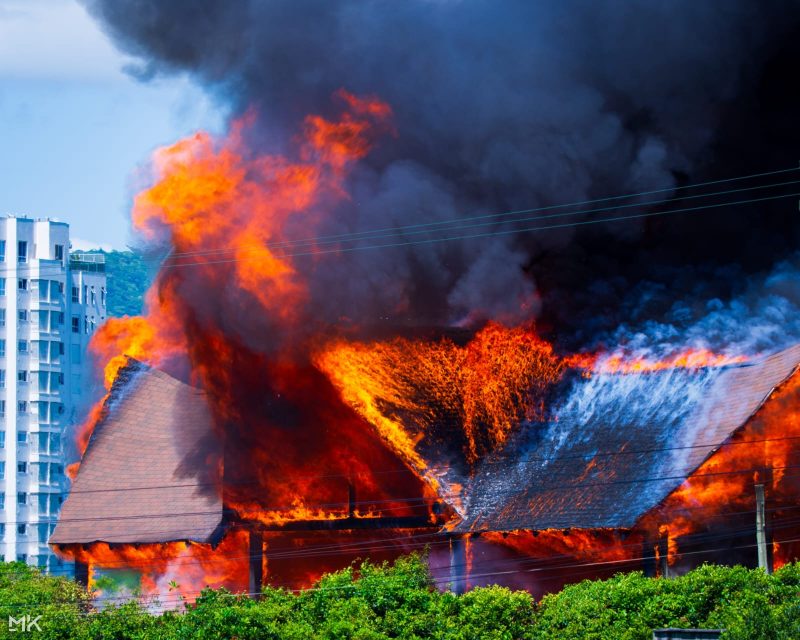 Fot&oacute;grafo que estava na praia presenciou inc&ecirc;ndio na balada – Foto: @marcokamers1/@itapemaemfotos/Arquivo Pessoal/ND