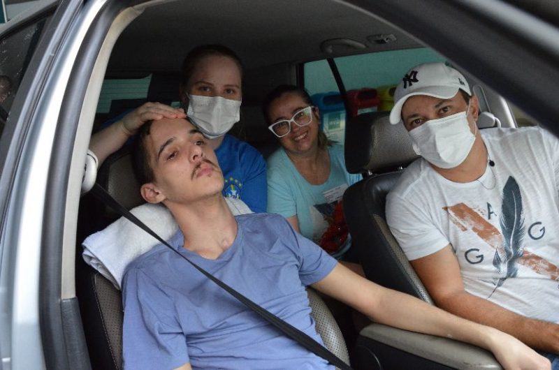 Jovem que se feriu em acidente de trabalho recebe homenagem da fam&iacute;lia em Blumenau – Foto: Fotos: Yoana Carmo/Comunica&ccedil;&atilde;o HSI – Reprodu&ccedil;&atilde;o ND