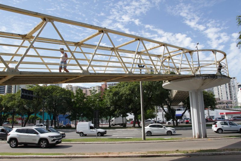 Passarela do Rita Maria teve o teto removido no s&aacute;bado (25) – Foto: Cristiano Estrela/ND