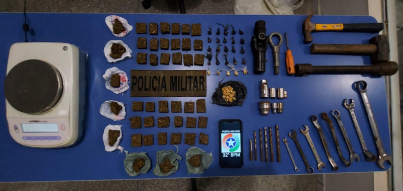 C&atilde;es latindo revelam crime e policiais se surpreendem com quem encontram em resid&ecirc;ncia de SC – Foto: Divulga&ccedil;&atilde;o/Pol&iacute;cia Militar de Indaial/Reprodu&ccedil;&atilde;o/ND