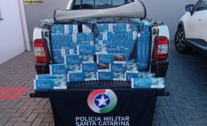 A pol&iacute;cia apreendeu 20 mil ma&ccedil;os de cigarros contrabandeados em Xanxer&ecirc;. &mdash; Foto: PMRv/Reprodu&ccedil;&atilde;o/ND