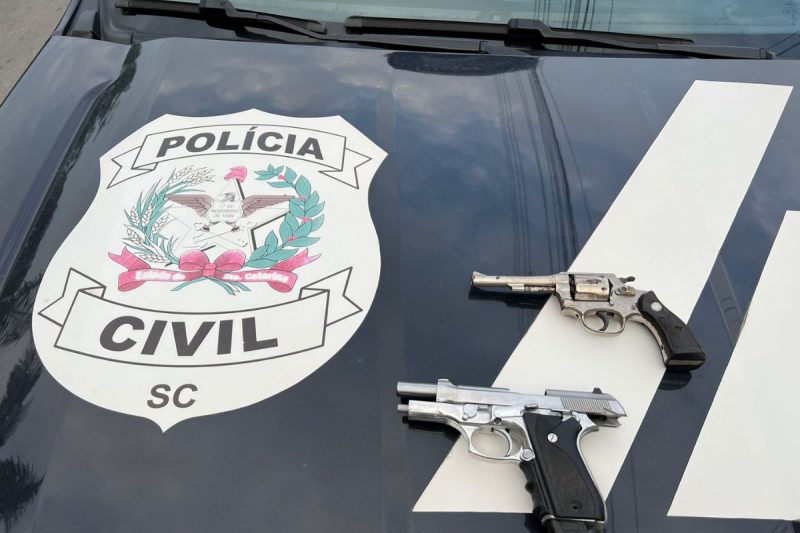 Pol&iacute;cia encontrou armas de fogo ilegais junto com os suspeitos – Foto: Pol&iacute;cia Civil/Divulga&ccedil;&atilde;o