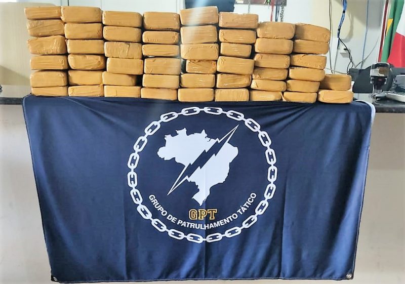 Foram apreendidos 49,5kg de maconha que estavam escondidos no carro – Foto: PRF/Reprodu&ccedil;&atilde;o/ND