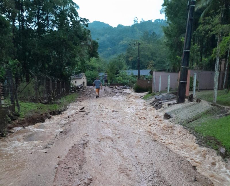 Cidade de Rodeio foi uma das cidades catarinenses que recebeu verba do governo federal por conta do estrago em decorr&ecirc;ncia das fortes chuvas – Foto: Defesa Civil Rodeio/Divulga&ccedil;&atilde;o/ND