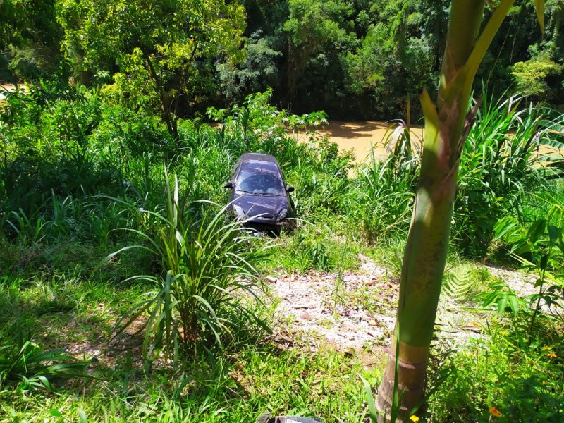 Mulher de 27 anos, motorista do carro, ficou ferida e foi encaminhada ao hospital de Brusque – Foto: Corpo de Bombeiros/Divulga&ccedil;&atilde;o/ND