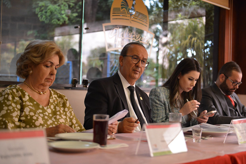 Senadores, coordenadora do F&oacute;rum dos Parlamentares de SC e governador Jorginho Mello – Foto: Foto: Secom-SC