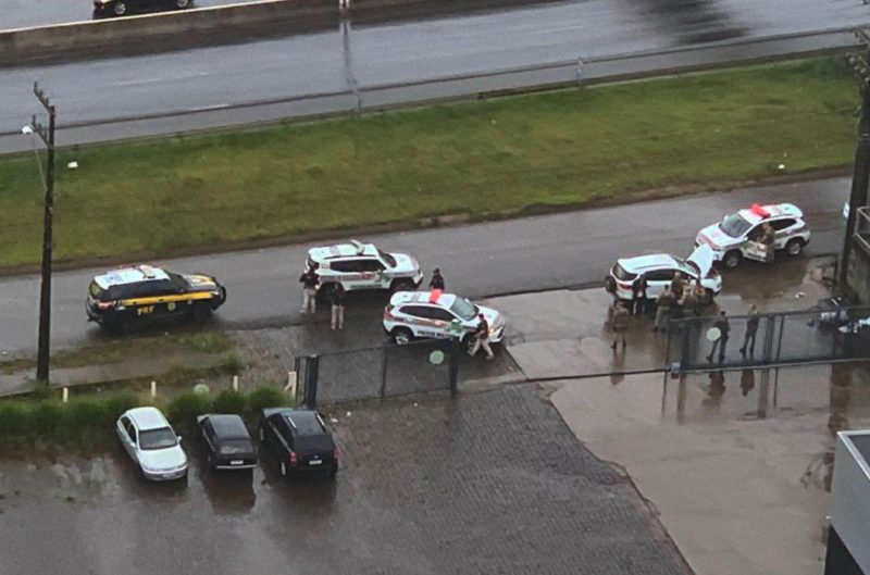 Ve&iacute;culo foi abordado e recuperado em Chapec&oacute;, no acesso &agrave; BR-282. – Foto: SAER/Divulga&ccedil;&atilde;o/ND