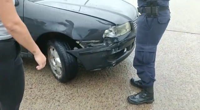 Ve&iacute;culo rodou na pista, na curva das bandeiras, na entrada &agrave; Ilha – Foto: GMF/Reprodu&ccedil;&atilde;o/ND