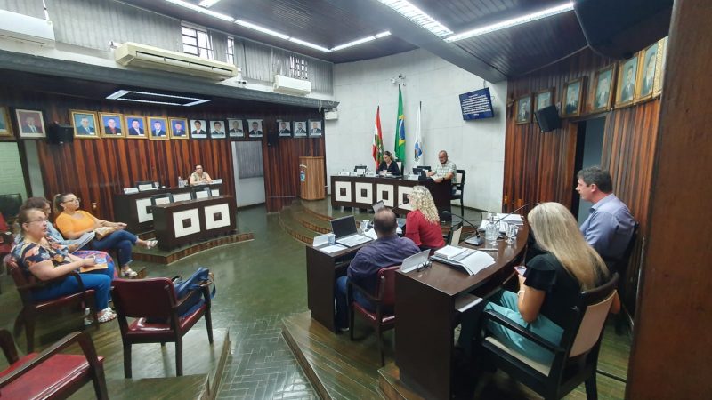 Vereadores de Morro da Fuma&ccedil;a protestaram contra o fechamento de laborat&oacute;rio municipal – Foto: Divulga&ccedil;&atilde;o/ND