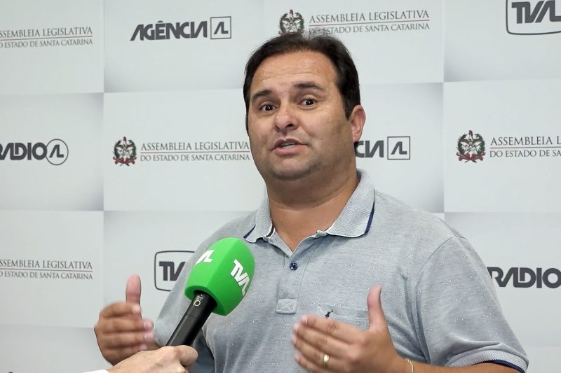 Deputado S&eacute;rgio Guimar&atilde;es &eacute; jornalista e publicou imagens exclusivas do inc&ecirc;ndio no Complexo Penitenci&aacute;rio – Foto: Ag&ecirc;ncia Alesc/Divulga&ccedil;&atilde;o/ND