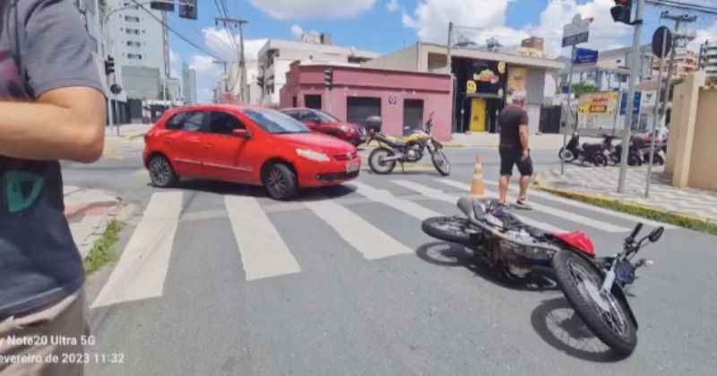 Acidente aconteceu no centro de Itaja&iacute; – Foto: Itaja&iacute; Tr&acirc;nsito/Reprodu&ccedil;&atilde;o/ND