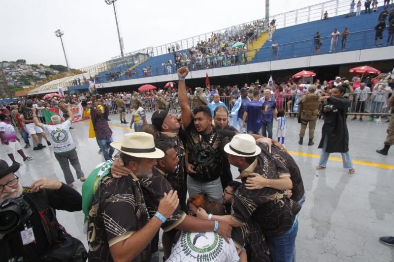 Uni&atilde;o da Ilha &eacute; campe&atilde; do Carnaval 2023 com enredo sobre a banda Dazaranha. – Foto: ND