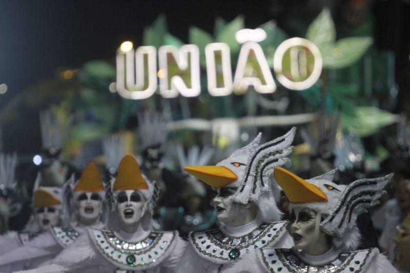 Agremia&ccedil;&atilde;o levou universo da banda Dazaranha para a passarela – Foto: Leo Munhoz/ND