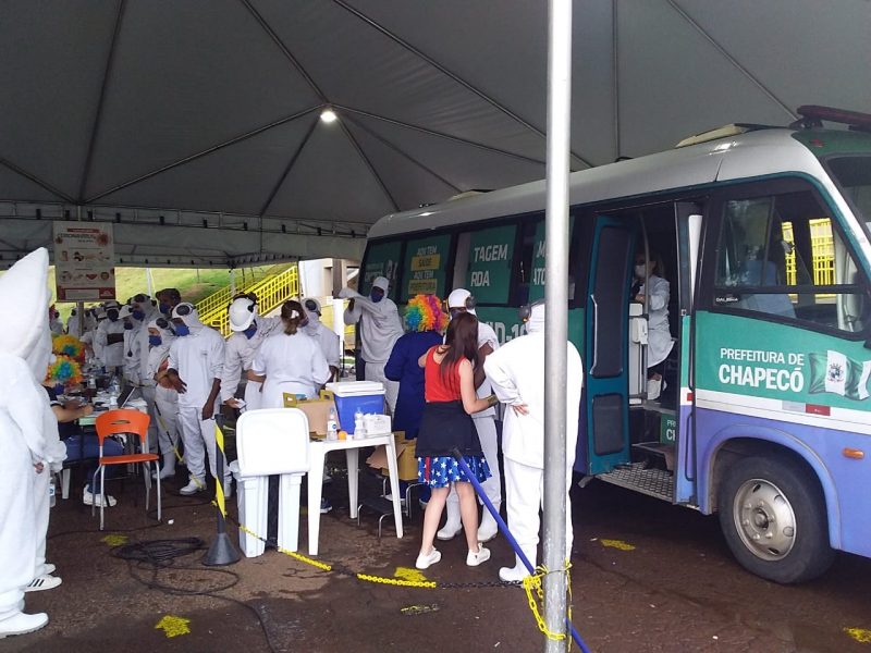 Chapec&oacute; para atividades do &ocirc;nibus da vacina com 68 mil doses aplicadas – Foto: Prefeitura de Chapec&oacute;/Divulga&ccedil;&atilde;o/ND