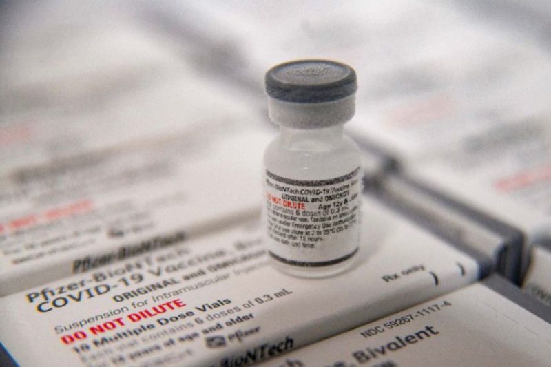 Aplica&ccedil;&atilde;o da vacina bivalente come&ccedil;a com grupos priorit&aacute;rios – Foto: Prefeitura de Joinville/Divulga&ccedil;&atilde;o