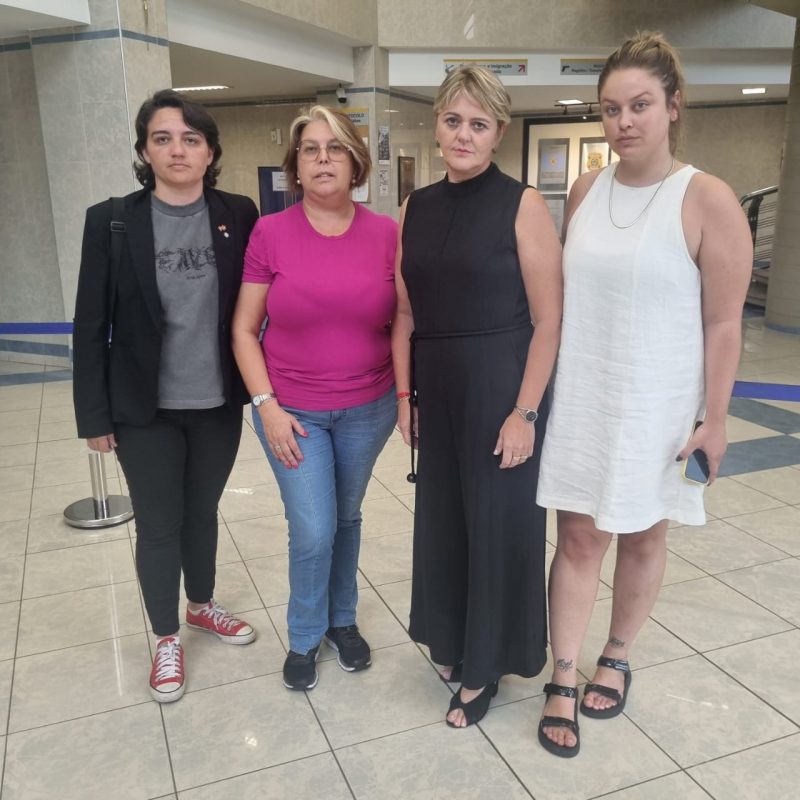 Na foto, as vereadoras Carla Ayres (PT) e Giovanna Mondardo (PCdoB), com a deputada estadual Luciane Carminatti (PT) e a vereadora cassada, Maria Tereza Capra (PT), piv&ocirc; da onda de ataques – Foto: PT/Divulga&ccedil;&atilde;o/ND