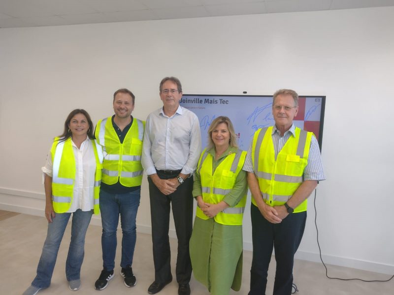 Comitiva em visita na Escola S. – Foto: Divulga&ccedil;&atilde;o