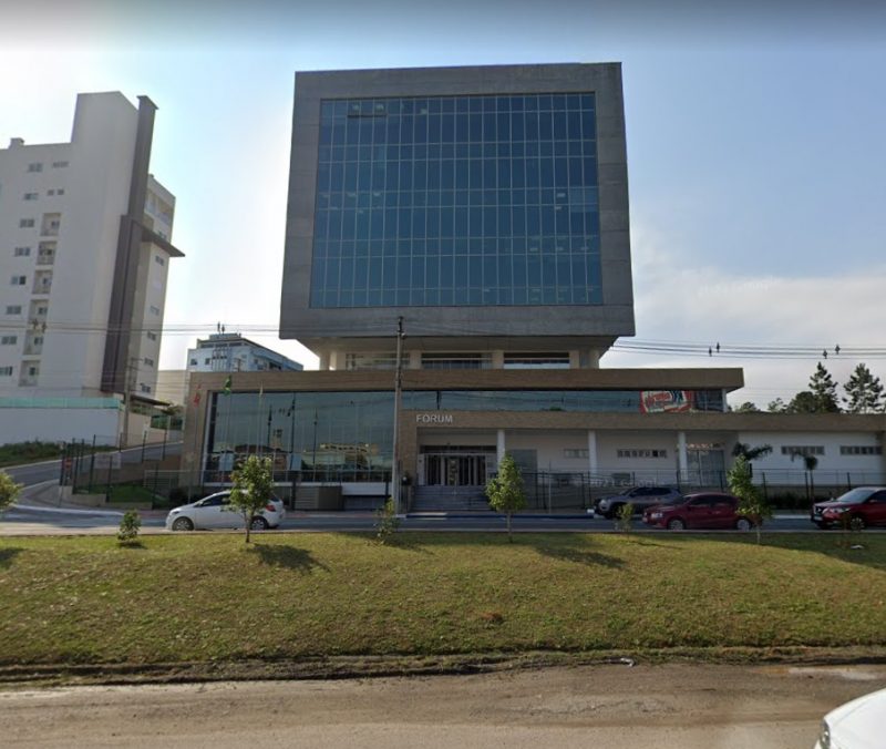 F&oacute;rum da Comarca de Gaspar, localizado no bairro Sete de Setembro – Foto: Google Street View/Reprodu&ccedil;&atilde;o/ND