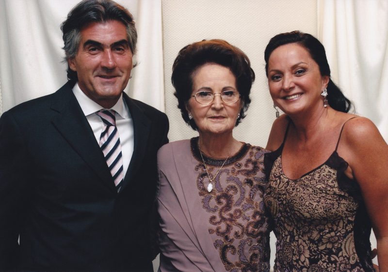 S&ocirc;nia Hess de Souza, acompanhada do marido (&agrave; esquerda) e da m&atilde;e Adelina (centro) – Foto: Arquivo Museu Dudalina/ND