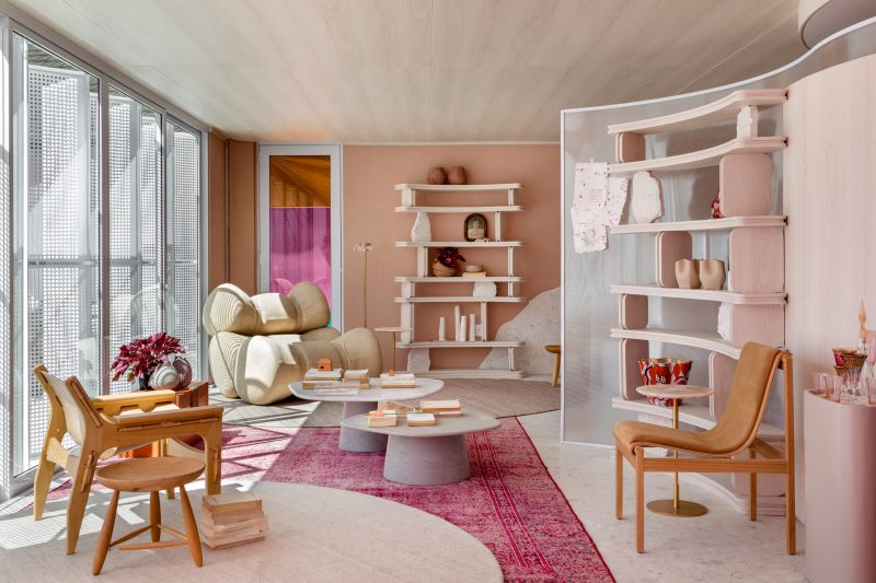 No estar, estantes guardam as pedras que foram descartadas e ganharam novos significados – Foto: Divulga&ccedil;&atilde;o