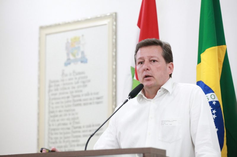 Diretor da BRK Ambiental falou sobre atrasos na implanta&ccedil;&atilde;o do sistema de esgoto na cidade – Foto: Denner Ov&iacute;dio/C&acirc;mara de Vereadores de Blumenau/ND