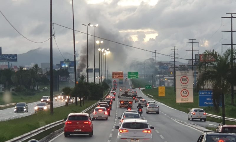 Segundo informa&ccedil;&otilde;es da Guarda Municipal de Florian&oacute;polis, por volta das 6h30, a BR-282 (Via Expressa), exige aten&ccedil;&atilde;o total dos motoristas ao se deslocar por este trecho. Foto: GMF/Divulga&ccedil;&atilde;o/ND