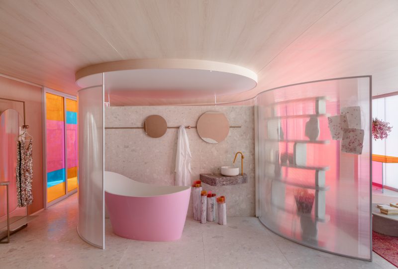 As pedras foram utilizadas no piso, paredes, mobili&aacute;rio e bancadas da &ldquo;Casa Vou de Rosa”&nbsp; – Foto: Divulga&ccedil;&atilde;o