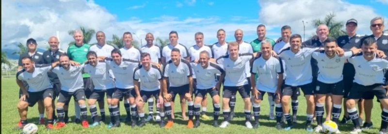 Em p&eacute;: Ademir, Xandinho, Bet&atilde;o, Ion, M&aacute;rcio, Amaral, Thiago, Mab&iacute;lia, Maik, B. Costa, Schwenck, Jorj&atilde;o, Jardim e Celinho. Agachados: Gilson, Erminho, Nen&eacute;m, Ricardo, F&aacute;bio, F&aacute;bio Santos, Luizinho, Coutinho, Souza, Marcelinho, Everton Santos e Robinho.&nbsp; – Foto: Newmar Fernandes/FUTLAGES