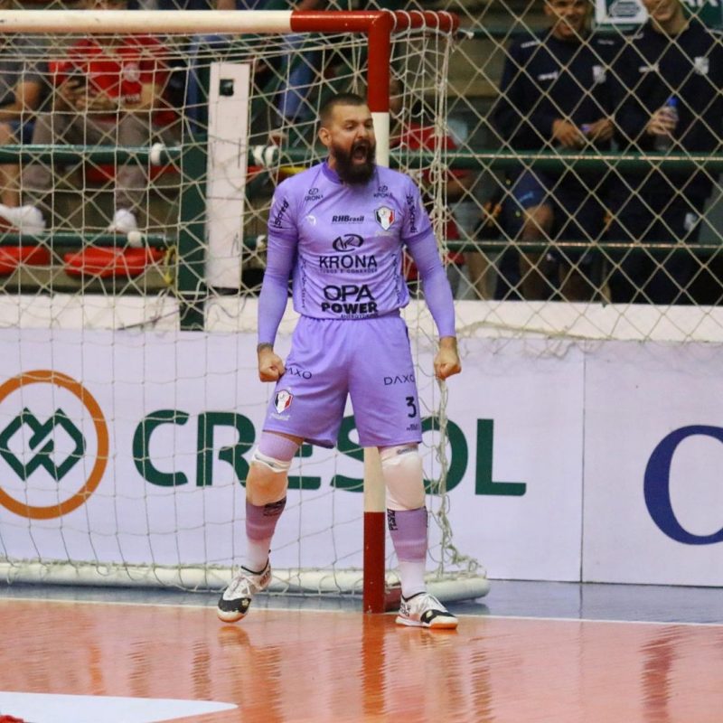 Willian brilhou mais uma vez para garantir a vit&oacute;ria tricolor – Foto: Juliano Schmidt/JEC Futsal/Divulga&ccedil;&atilde;o/ND