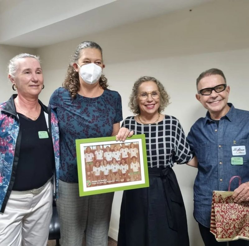 Reuni&atilde;o entre organizadores da Maratona Internacional de Blumenau com a ministra do Esporte Ana Moser foi intermediada pela deputada federal Ana Paula Lima (PT) – Foto: Redes Sociais/Ana Paula Lima/Divulga&ccedil;&atilde;o/ND