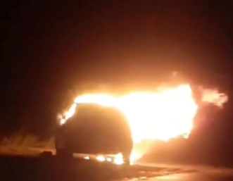 Bombeiros atendem ocorrência de fogo em carro