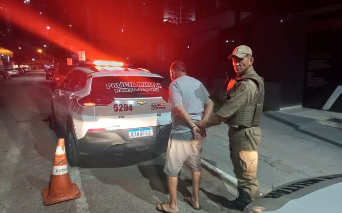 Homem n&atilde;o s&oacute; assediou mulher por dinheiro, como perseguiu a v&iacute;tima e tentou se masturbar na frente dela – Foto: Reprodu&ccedil;&atilde;o/Pol&iacute;cia Militar