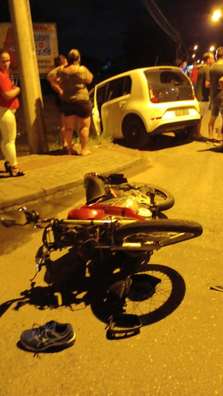 O acidente ocorreu na noite de s&aacute;bado (11), na Rua Doutor Pedro Zimmermann – Foto: Arquivo pessoal / Reprodu&ccedil;&atilde;o ND