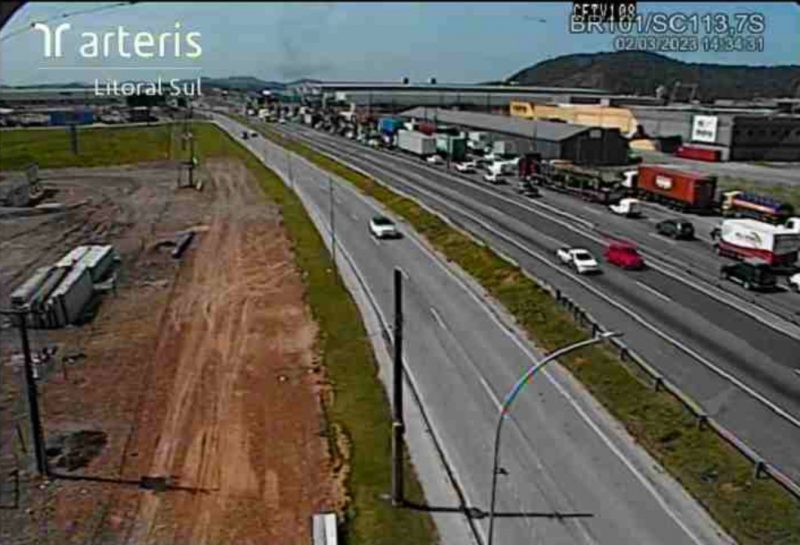 Motociclista morreu em acidente com caminh&atilde;o – Foto: Arteris Litoral Sul/Divulga&ccedil;&atilde;o/ND