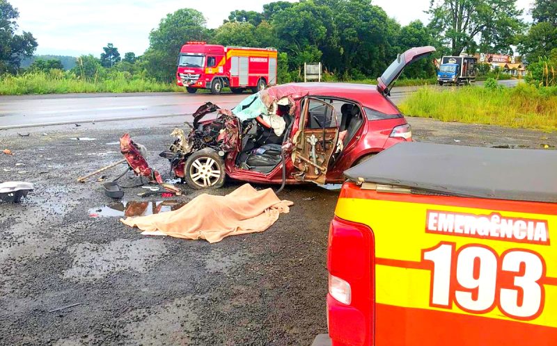 Homem morre em acidente de carro em S&atilde;o Crist&oacute;v&atilde;o do Sul – Foto: Bombeiros/ND